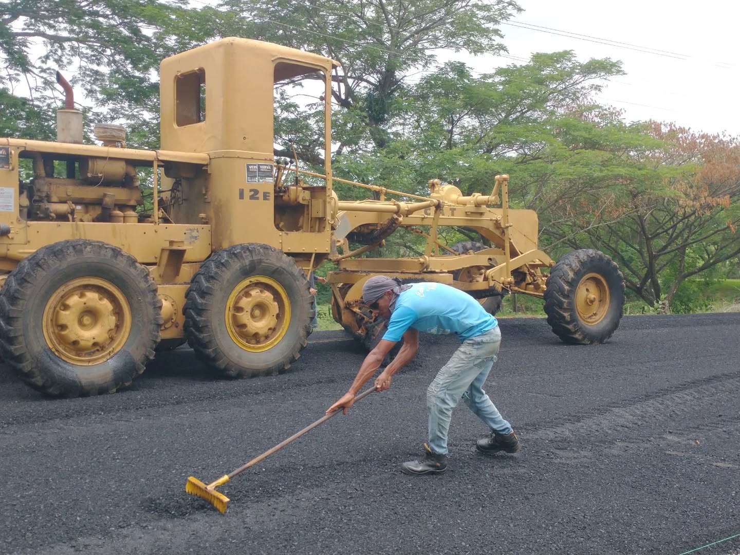 Miércoles 03 de Junio, la Alcaldía del Municipio Pedro aplicó asfalto en más de 150 metros en la segunda fase de rehabilitación en la ramal de la troncal 13 - Via Unerg Zaraza. 